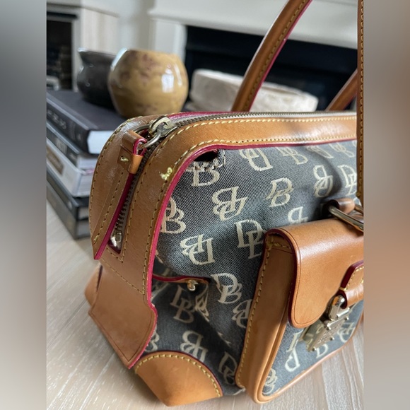 Dooney & Bourke| Tan & Gray Logo Satchel with Double Pocket Lockā¢ā¢ā¢Y2k style - Picture 7 of 17